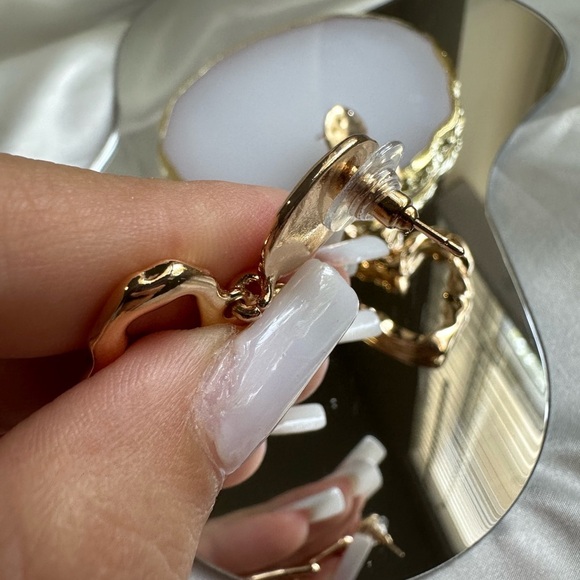 Very beautiful cull Gold Heart Drop Earrings - Picture 7 of 8